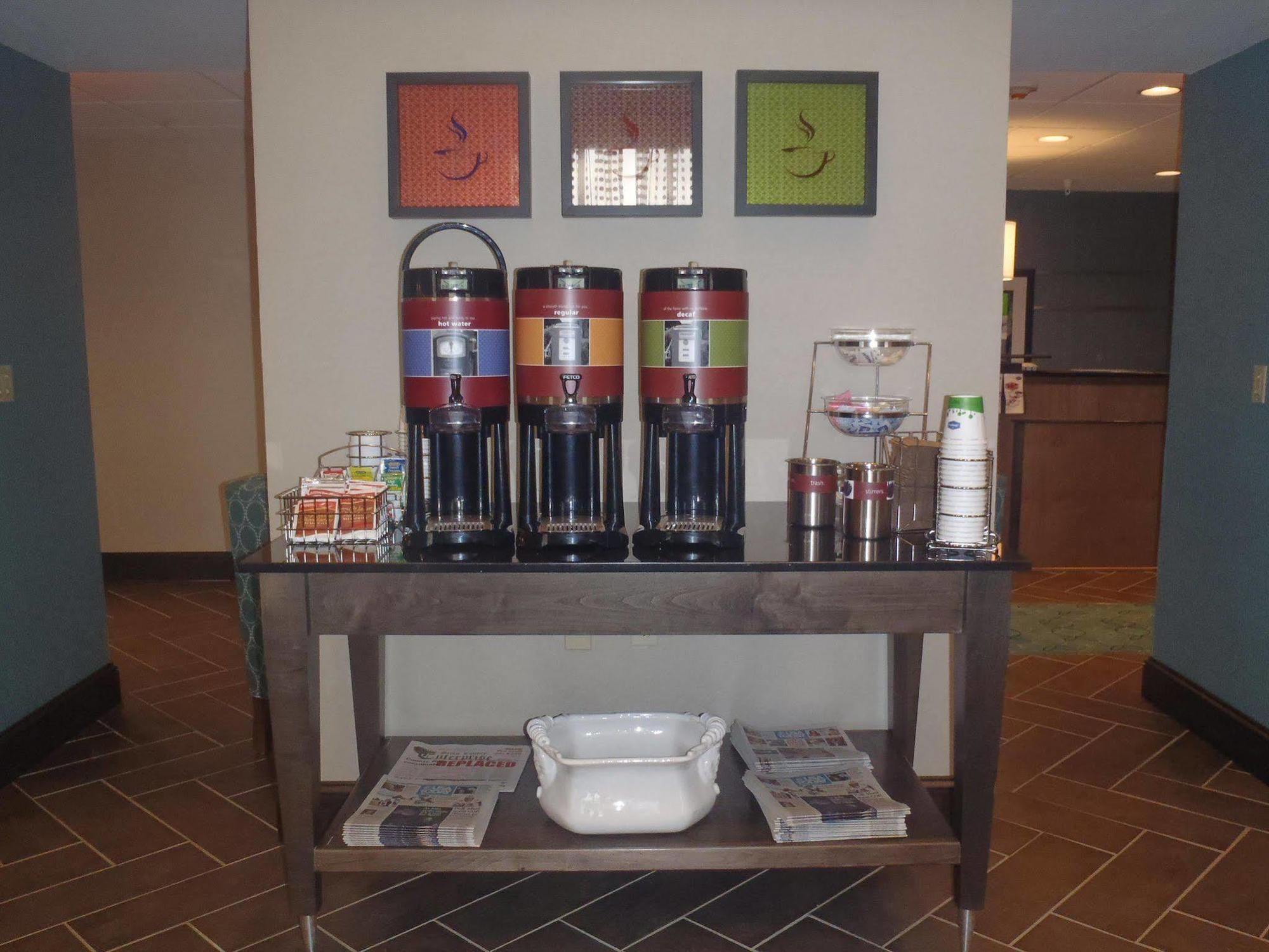 Hampton Inn & Suites Wiggins Restaurant foto